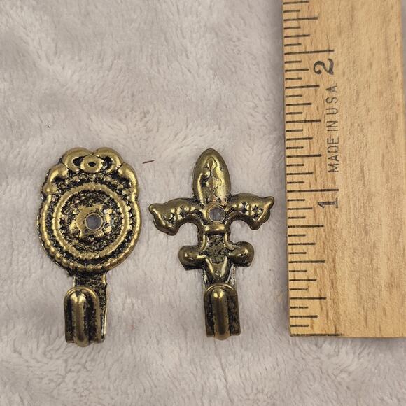 Vintage 1968 American Tack & Hardware Wall Clothing Hook 3-7/8" & 2 Mini Hooks - Picture 9 of 10